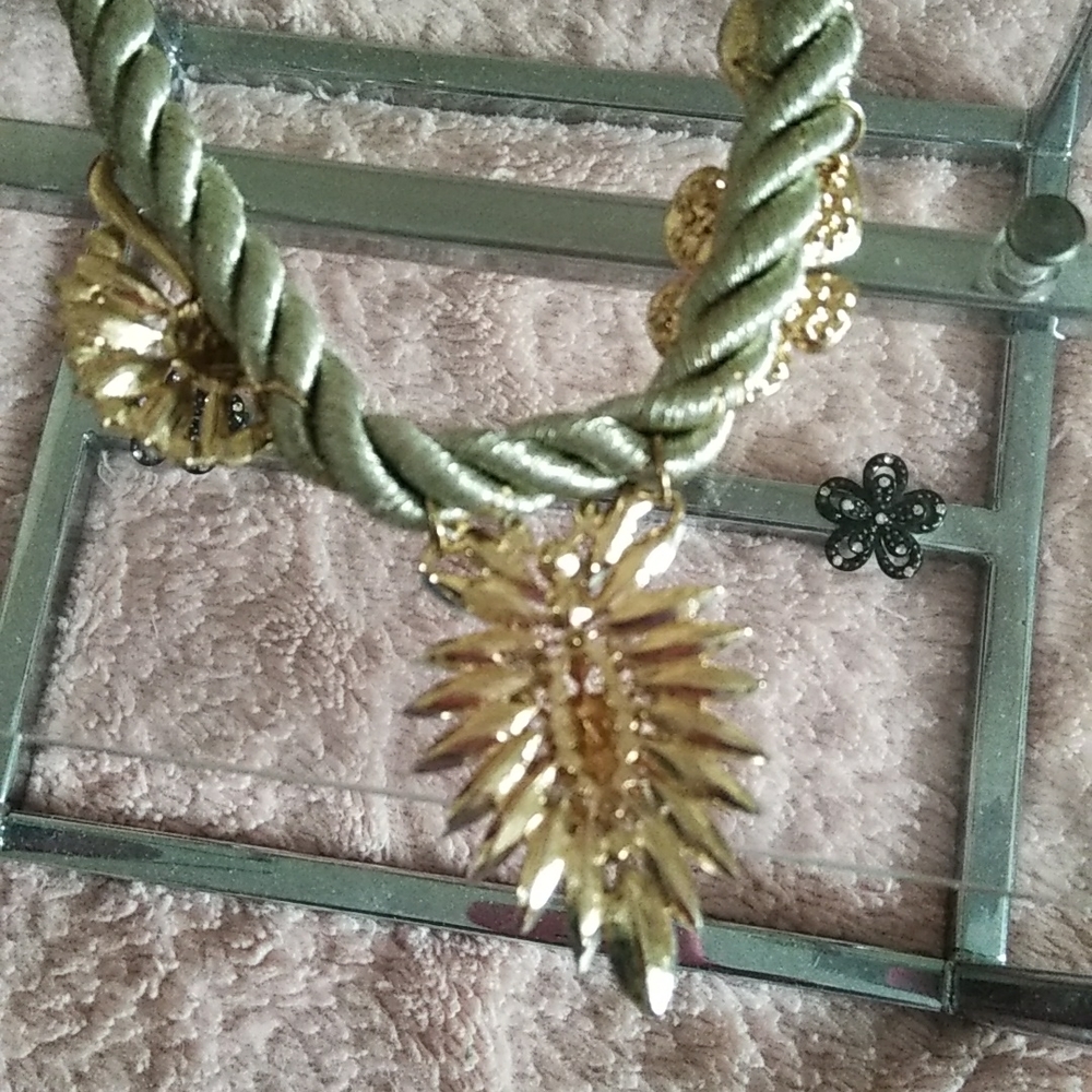 Starburst Statement Corded Necklace - Picture 7 of 8